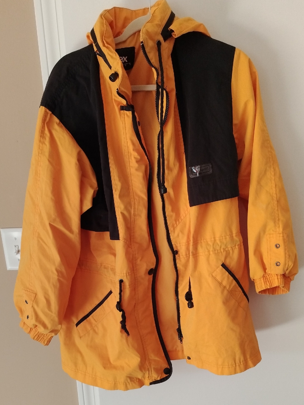 Utex Yellow Jacket with Black Logo Label